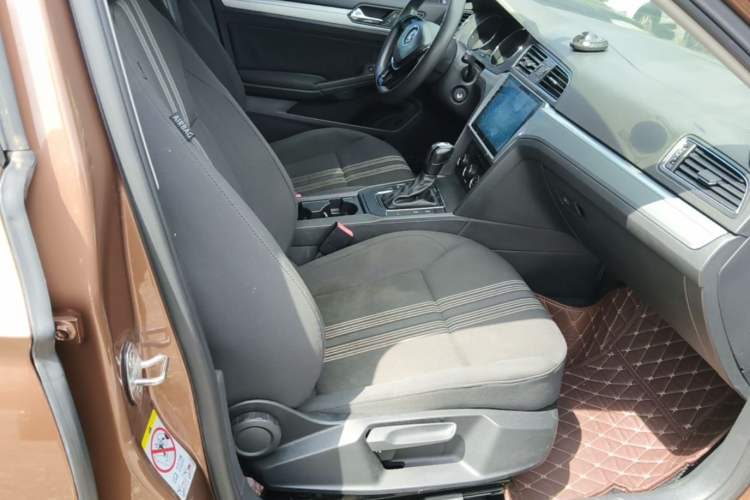 Used Volkswagen Lamando 2017 230TSI DSG Fashion Edition Right Front Seat