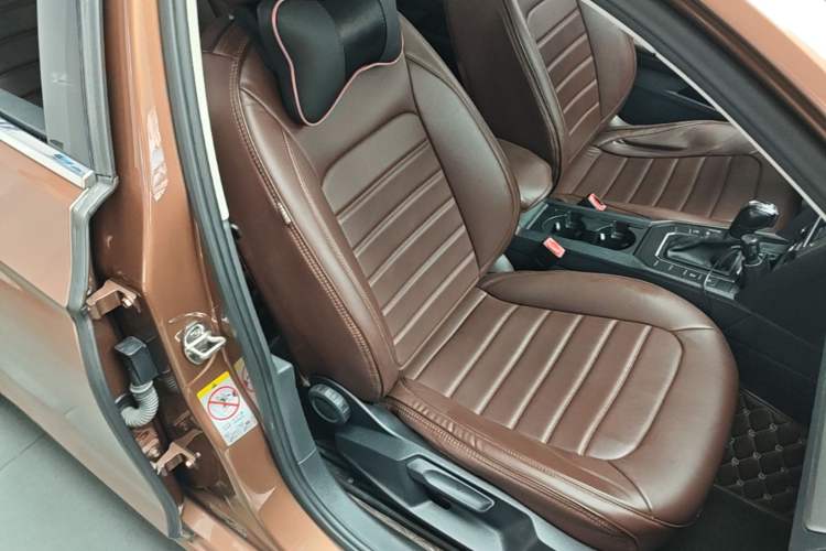 Used Volkswagen Lamando 2017 230TSI DSG Fashion Edition Right Front Seat