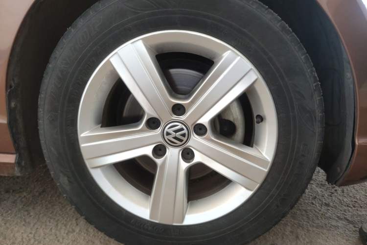 Used Volkswagen Lamando 2017 230TSI DSG Fashion Edition Right Front Wheel Hub