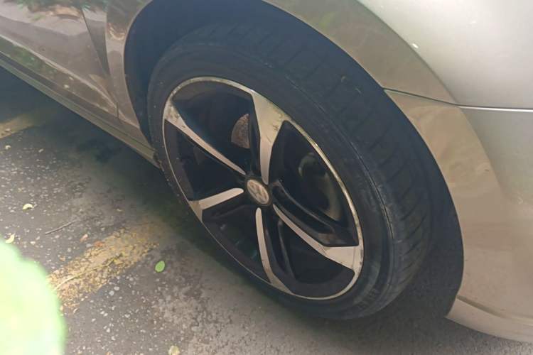 Used Volkswagen Lamando 2017 230TSI DSG Fashion Edition Right Front Wheel Hub