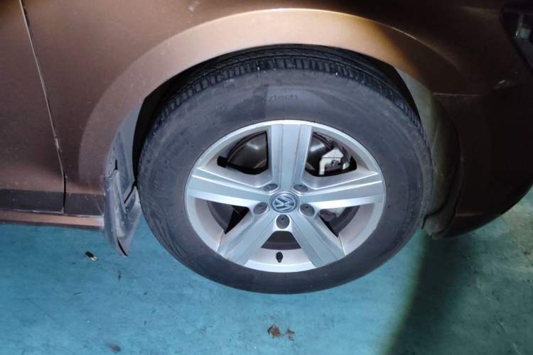 Used Volkswagen Lamando 2017 230TSI DSG Fashion Edition Right Front Wheel Hub