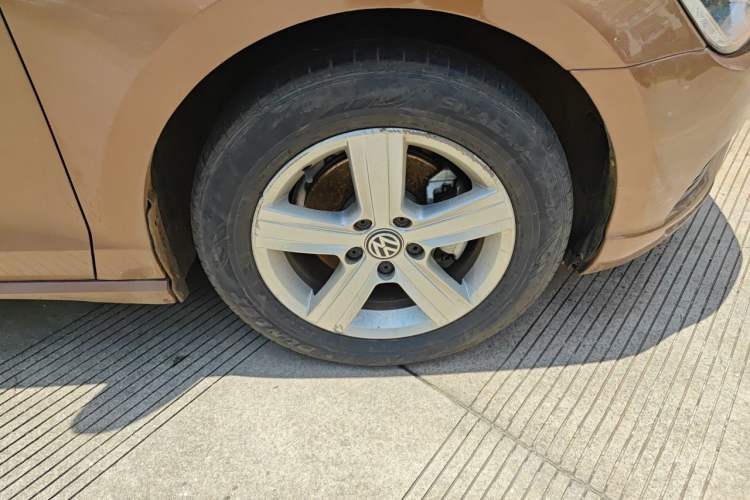 Used Volkswagen Lamando 2017 230TSI DSG Fashion Edition Right Front Wheel Hub