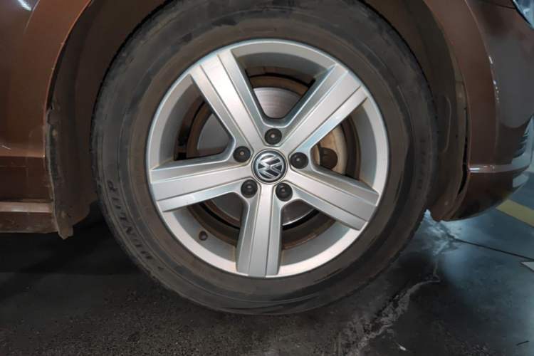 Used Volkswagen Lamando 2017 230TSI DSG Fashion Edition Right Front Wheel Hub