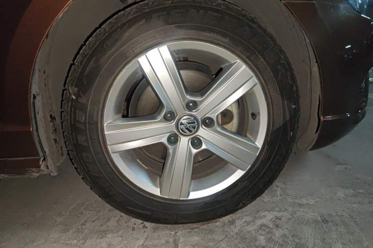 Used Volkswagen Lamando 2017 230TSI DSG Fashion Edition Right Front Wheel Hub
