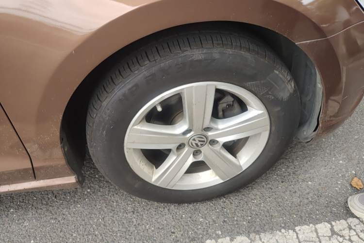 Used Volkswagen Lamando 2017 230TSI DSG Fashion Edition Right Front Wheel Hub