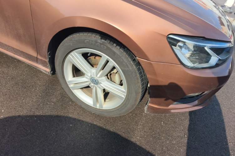 Used Volkswagen Lamando 2017 280TSI DSG Comfort Edition Right Front Wheel Hub