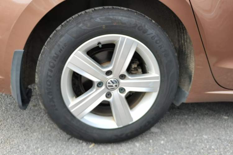 Used Volkswagen Lamando 2017 230TSI Manual Trend Edition Right Rear Wheel Hub