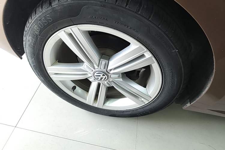 Used Volkswagen Lamando 2017 280TSI DSG Comfort Edition Right Rear Wheel Hub