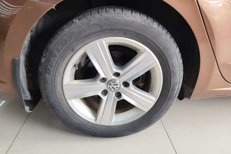 Used Volkswagen Lamando 2017 230TSI Manual Trend Edition Right Rear Wheel Hub