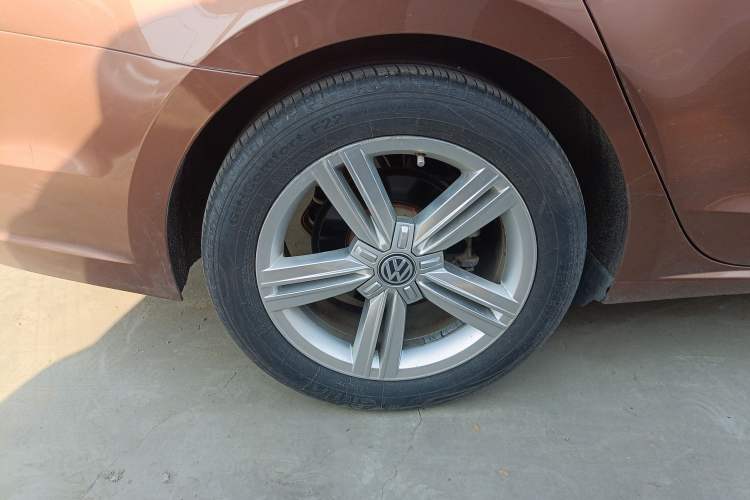 Used Volkswagen Lamando 2017 280TSI DSG Comfort Edition Right Rear Wheel Hub