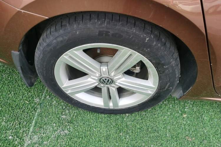 Used Volkswagen Lamando 2017 280TSI DSG Comfort Edition Right Rear Wheel Hub