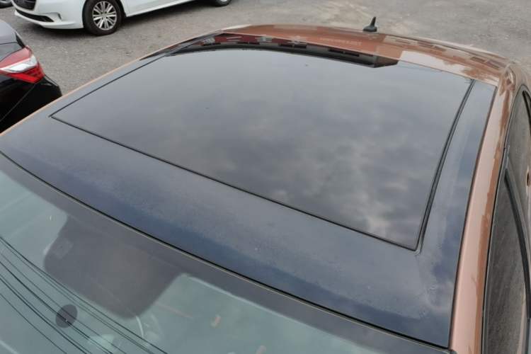 Used Volkswagen Lamando 2017 230TSI Manual Trend Edition Roof