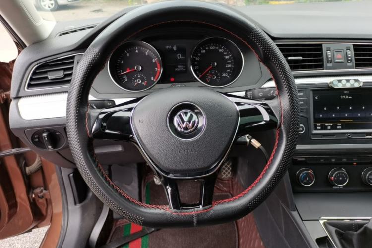 Used Volkswagen Lamando 2017 230TSI Manual Trend Edition Steering Wheel