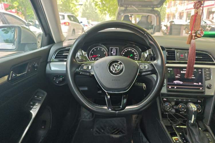 Used Volkswagen Lamando 2017 280TSI DSG Comfort Edition Steering Wheel