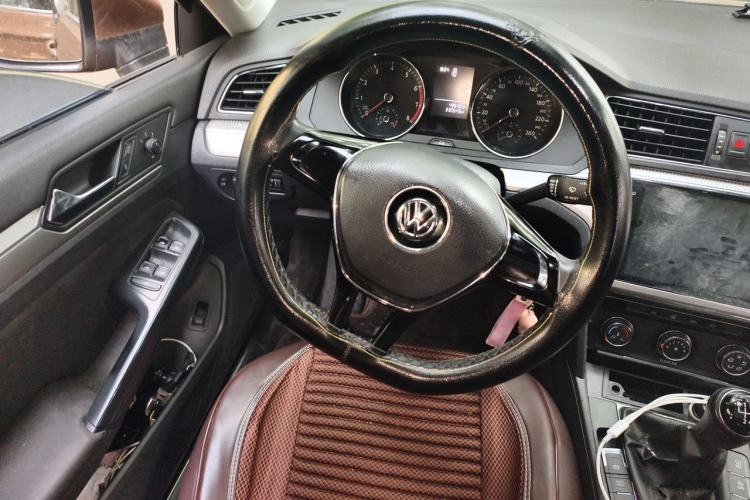 Used Volkswagen Lamando 2017 230TSI Manual Trend Edition Steering Wheel