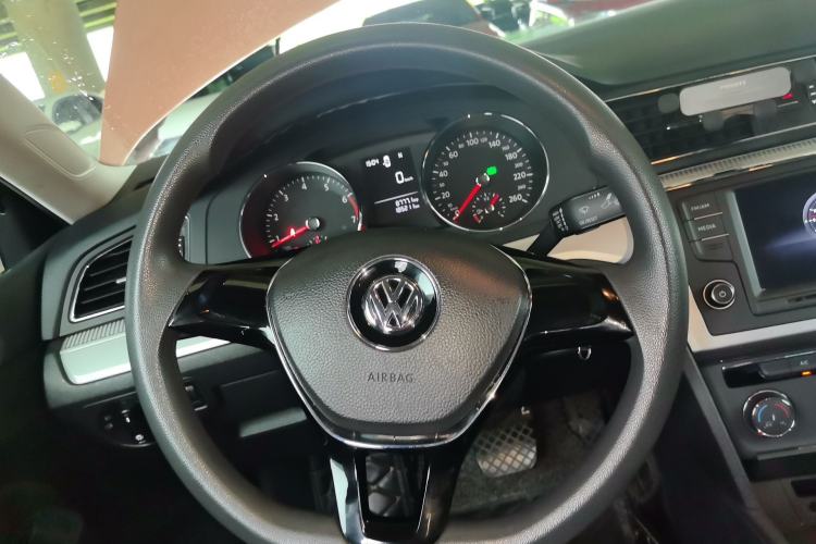 Used Volkswagen Lamando 2017 230TSI DSG Fashion Edition Steering Wheel