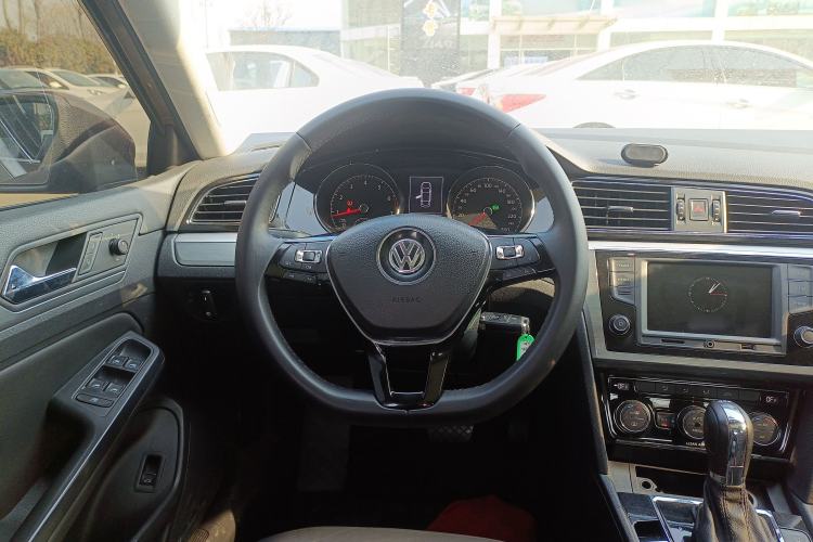 Used Volkswagen Lamando 2017 280TSI DSG Comfort Edition Steering Wheel