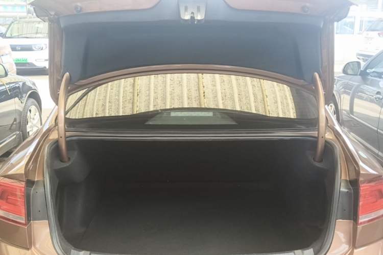 Used Volkswagen Lamando 2017 230TSI DSG Fashion Edition Trunk