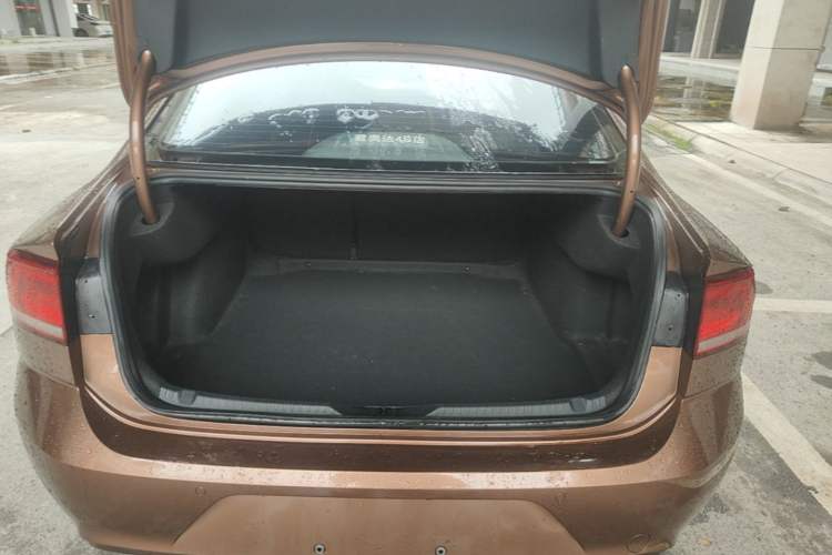 Used Volkswagen Lamando 2017 280TSI DSG Comfort Edition Trunk