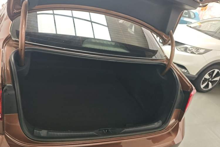 Used Volkswagen Lamando 2017 230TSI DSG Fashion Edition Trunk