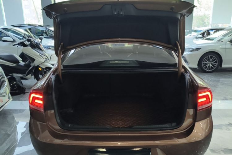 Used Volkswagen Lamando 2017 230TSI DSG Fashion Edition Trunk