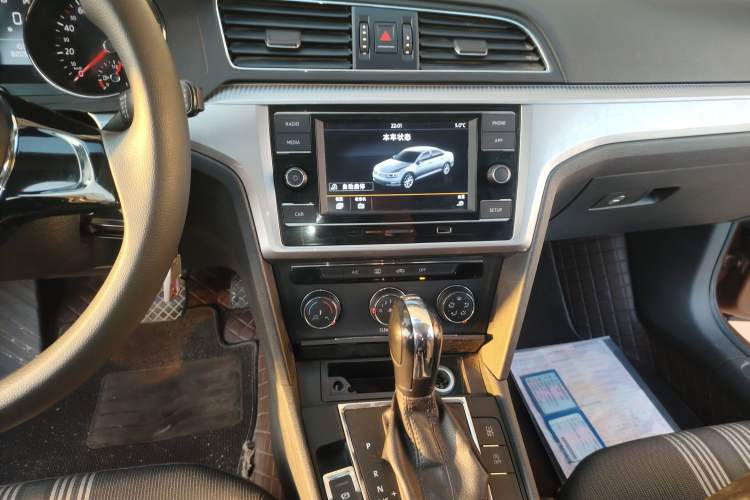 Used Volkswagen Lamando 2017 230TSI DSG Fashion Edition Audio And AC Panel