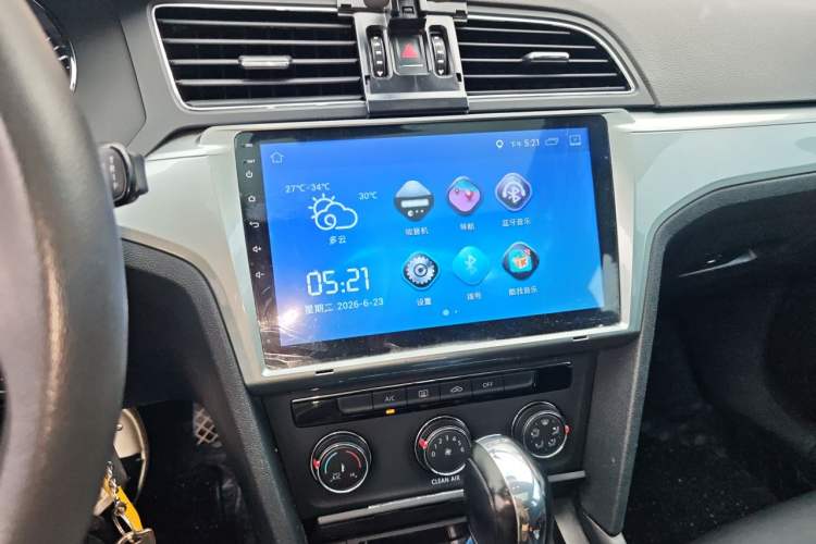Used Volkswagen Lamando 2017 230TSI DSG Fashion Edition Audio And AC Panel