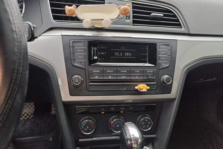 Used Volkswagen Lamando 2017 230TSI DSG Fashion Edition Audio And AC Panel