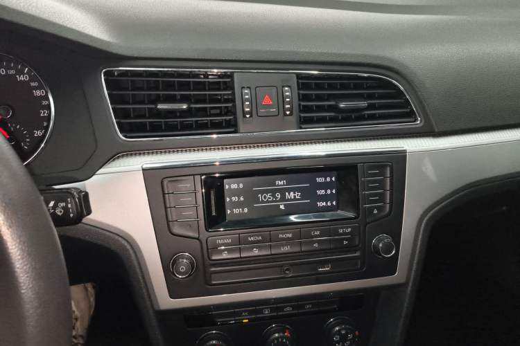 Used Volkswagen Lamando 2017 230TSI DSG Fashion Edition Audio And AC Panel