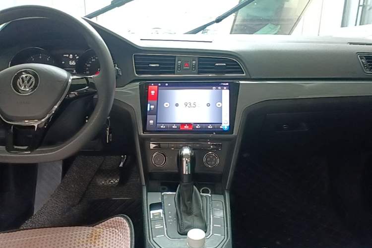 Used Volkswagen Lamando 2017 230TSI DSG Fashion Edition Audio And AC Panel