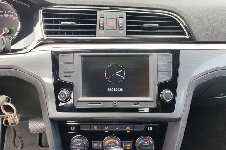 Used Volkswagen Lamando 2017 280TSI DSG Comfort Edition Audio And AC Panel