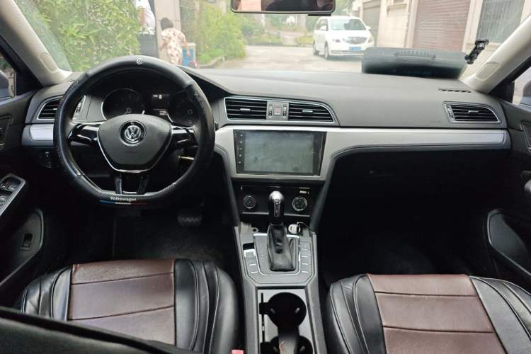 Used Volkswagen Lamando 2017 230TSI DSG Fashion Edition Center Console