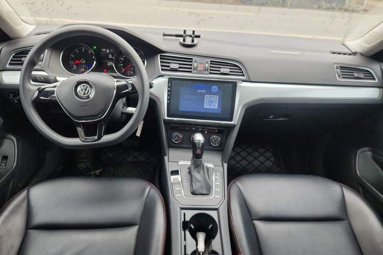 Used Volkswagen Lamando 2017 230TSI DSG Fashion Edition Center Console