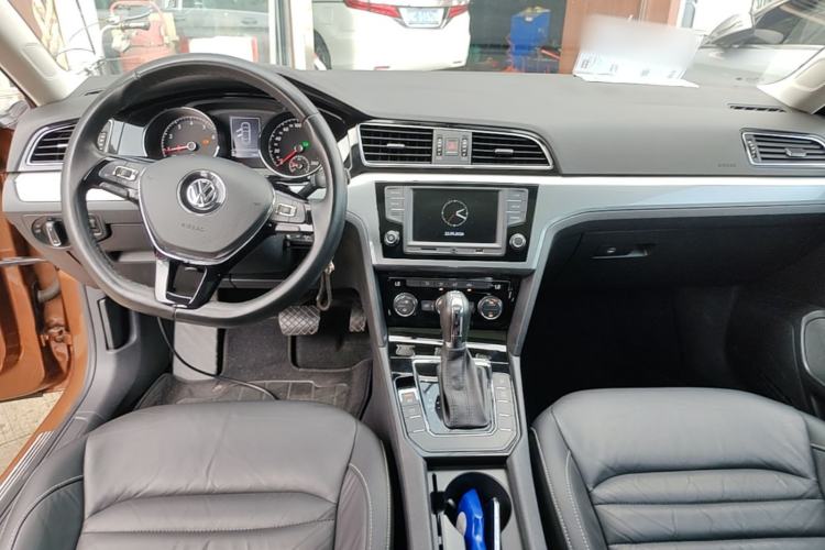 Used Volkswagen Lamando 2017 280TSI DSG Comfort Edition Center Console