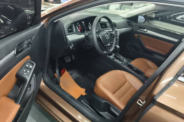 Used Volkswagen Lamando 2017 230TSI DSG Fashion Edition Driver Seat