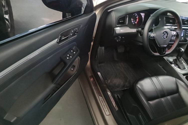 Used Volkswagen Lamando 2017 230TSI DSG Fashion Edition Driver Seat