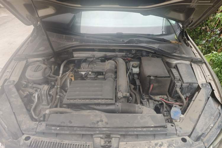 Used Volkswagen Lamando 2017 230TSI DSG Fashion Edition Engine Bay