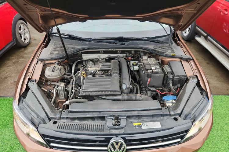 Used Volkswagen Lamando 2017 230TSI DSG Fashion Edition Engine Bay