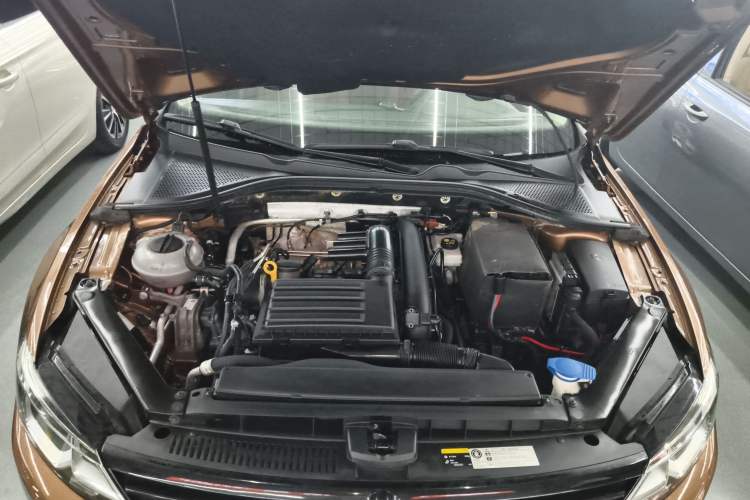 Used Volkswagen Lamando 2017 230TSI DSG Fashion Edition Engine Bay
