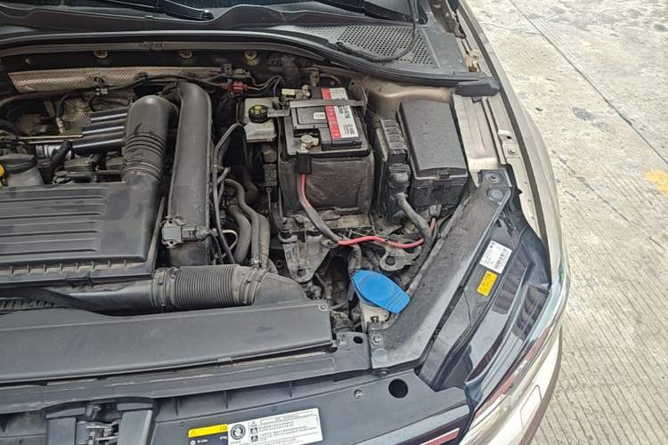 Used Volkswagen Lamando 2017 280TSI DSG Luxury Edition Engine Bay Left