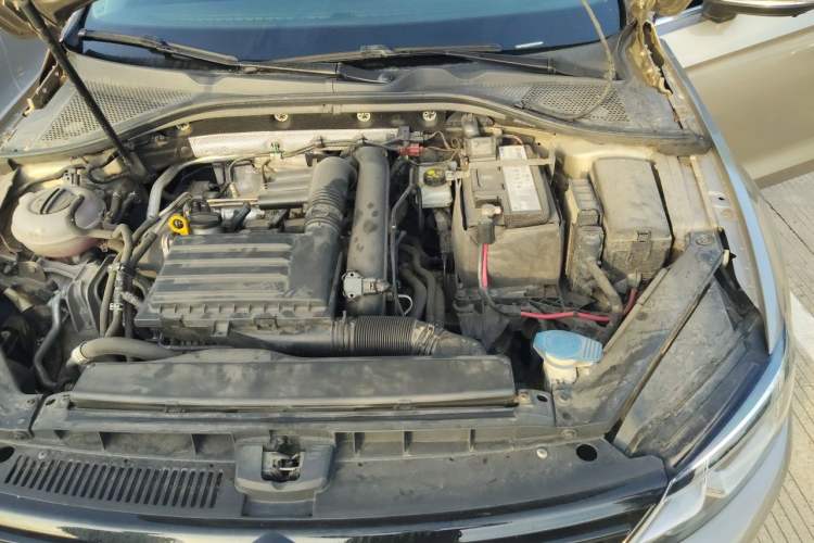 Used Volkswagen Lamando 2017 280TSI DSG Comfort Edition Engine Bay Left