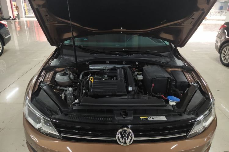 Used Volkswagen Lamando 2017 230TSI DSG Fashion Edition Engine Bay