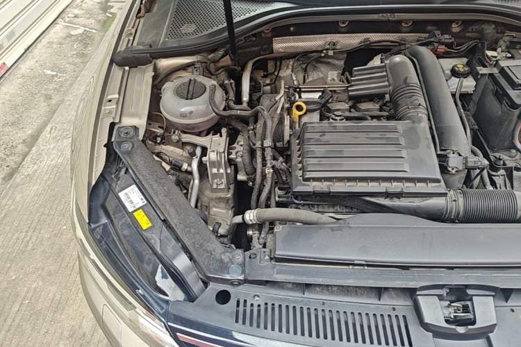 Used Volkswagen Lamando 2017 280TSI DSG Luxury Edition Engine Bay Right