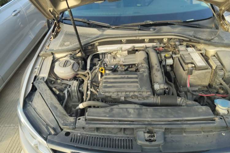 Used Volkswagen Lamando 2017 280TSI DSG Comfort Edition Engine Bay Right