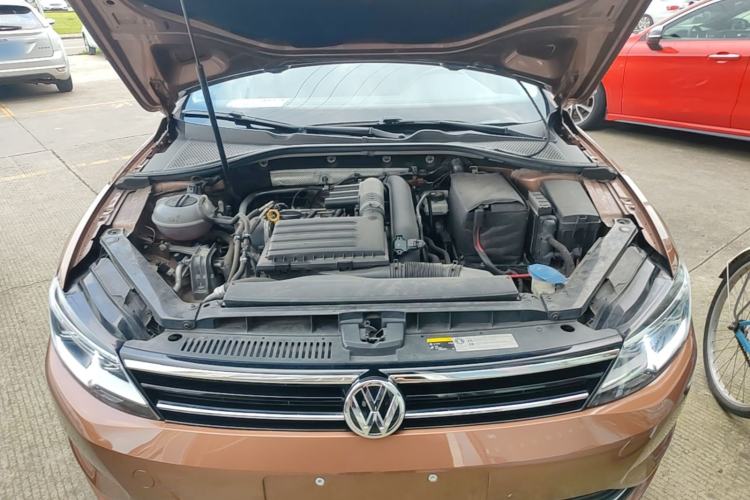 Used Volkswagen Lamando 2017 280TSI DSG Comfort Edition Engine Bay