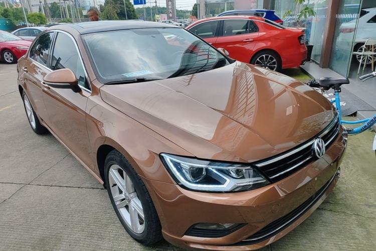 Used Volkswagen Lamando 2017 280TSI DSG Comfort Edition Front Right 45 Deg
