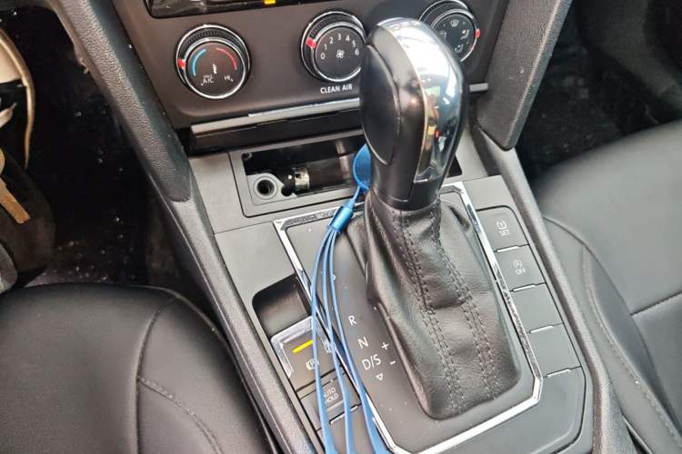 Used Volkswagen Lamando 2017 230TSI DSG Fashion Edition Gear Lever