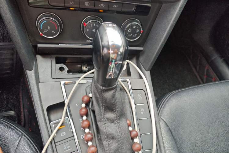 Used Volkswagen Lamando 2017 230TSI DSG Fashion Edition Gear Lever