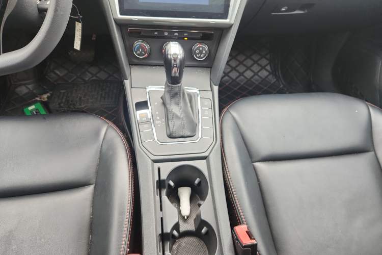 Used Volkswagen Lamando 2017 230TSI DSG Fashion Edition Gear Lever