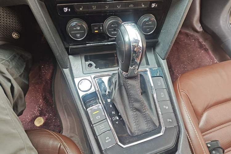 Used Volkswagen Lamando 2017 280TSI DSG Luxury Edition Gear Lever